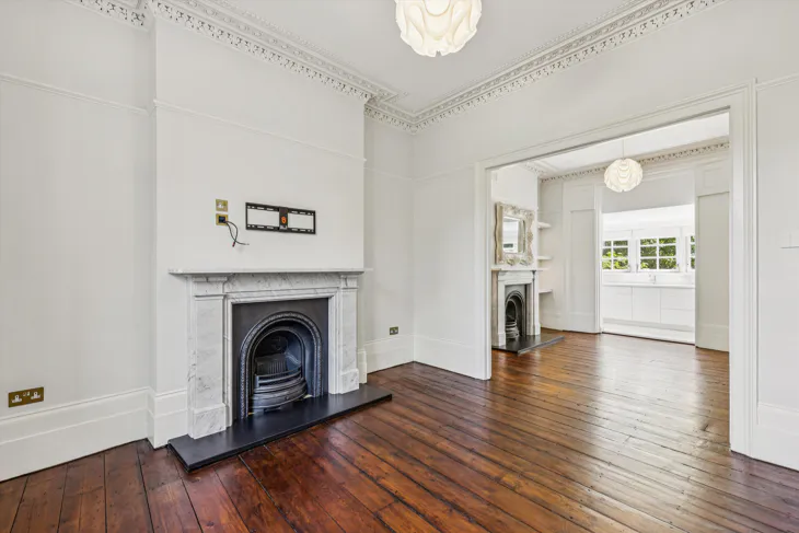 Flat Thornhill Crescent in Greater London