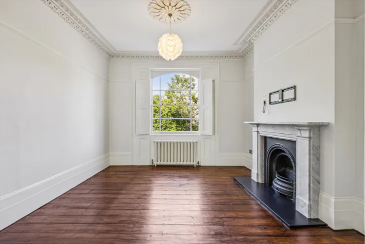 Flat Thornhill Crescent in Greater London