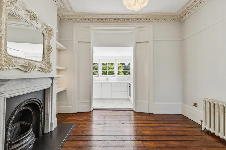 Flat Thornhill Crescent in Greater London