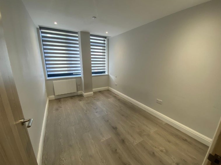 Flat Barking Road in Greater London