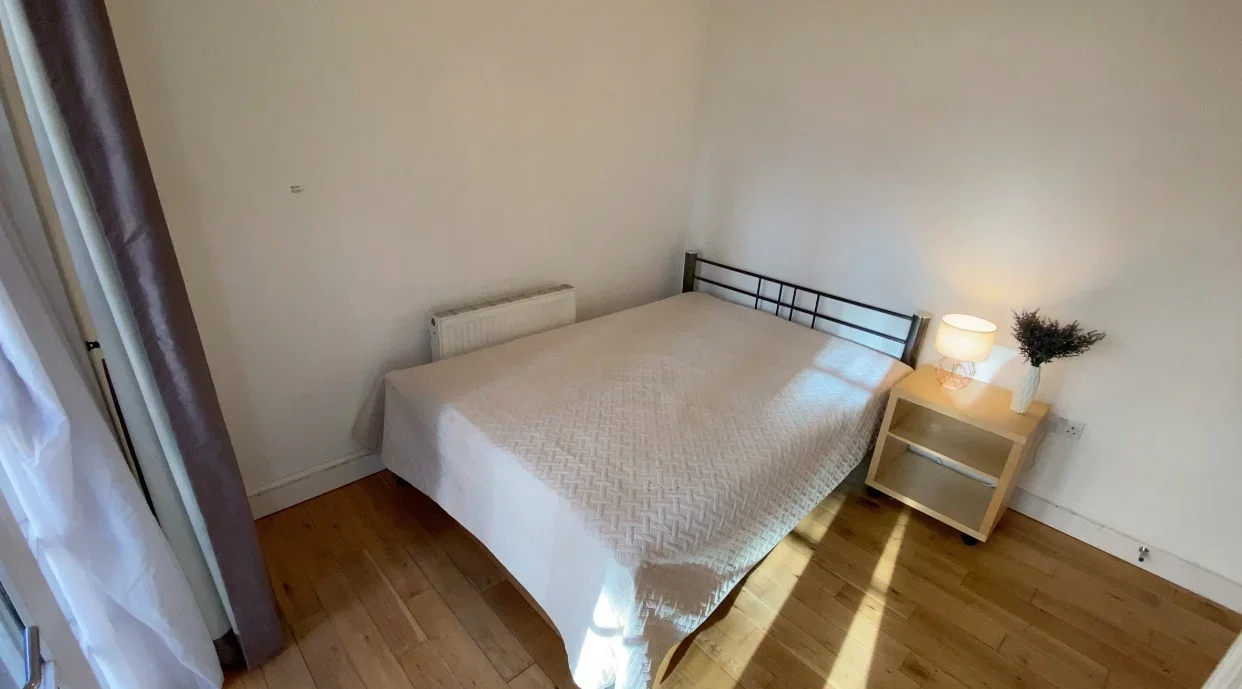 Room Bevenden Street in Greater London