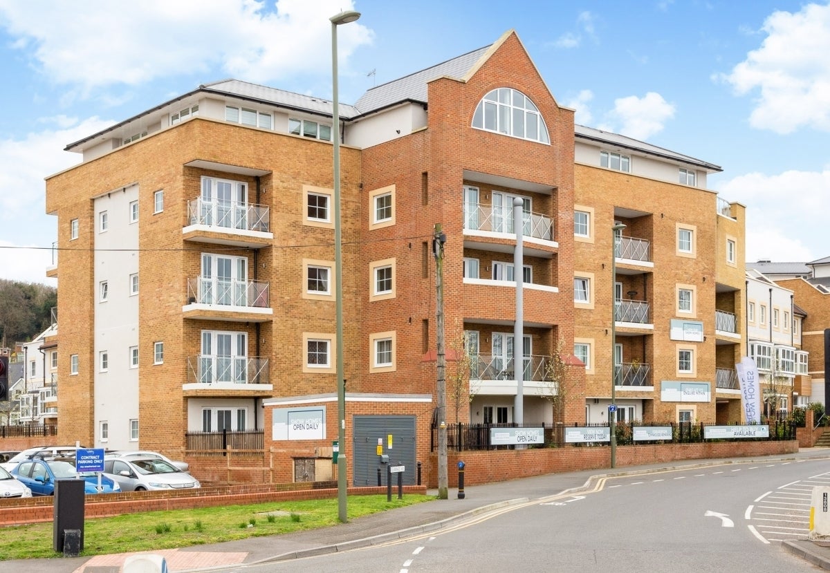 Flat Flambard Way in Waverley