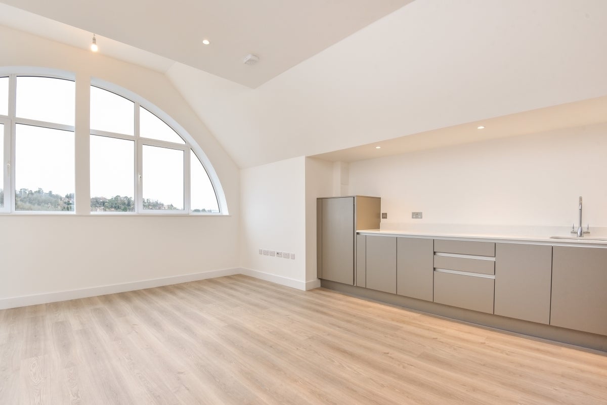 Flat Flambard Way in Waverley