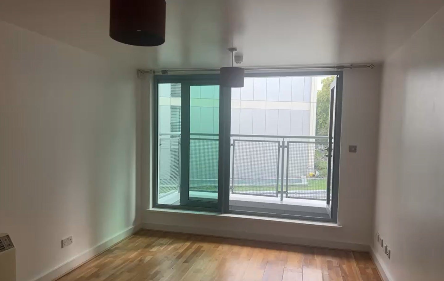 Flat Hardwicks Square in Greater London