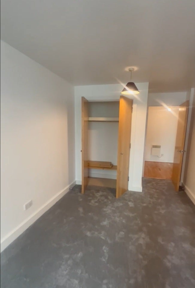 Flat Hardwicks Square in Greater London