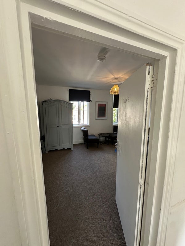 Room Lordship Lane in Greater London