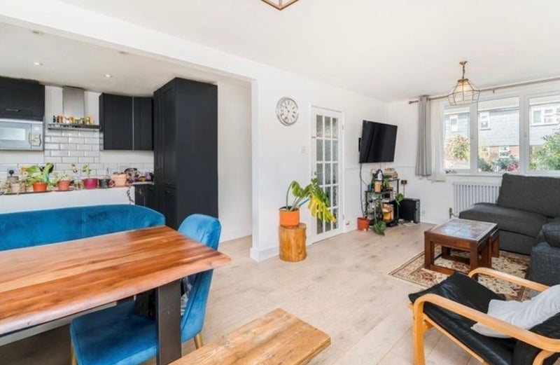 Room Stellman Close in Greater London