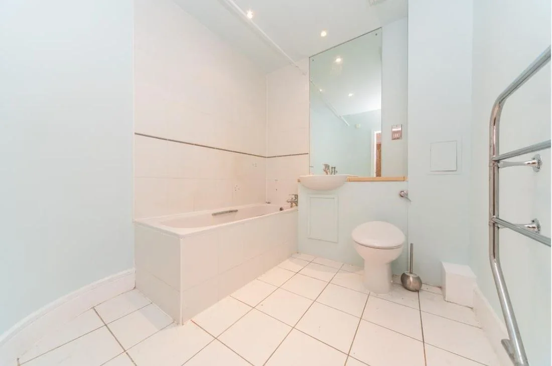 Flat Ealing Green in Greater London