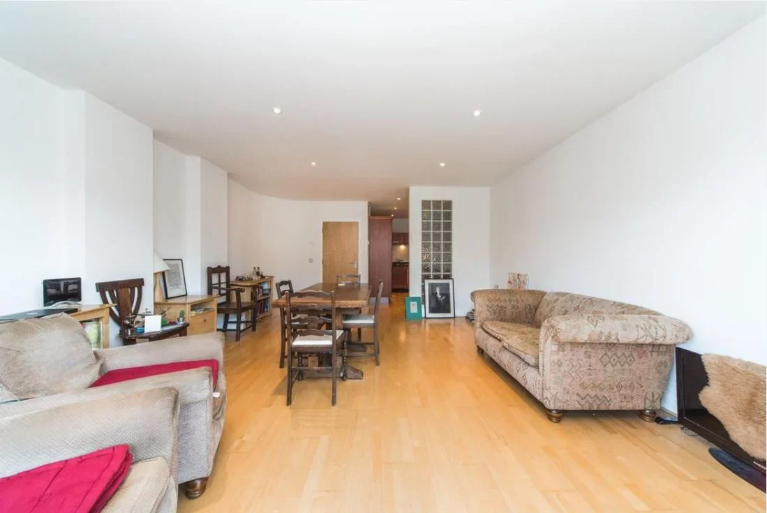 Flat Ealing Green in Greater London