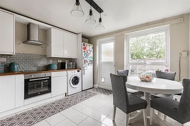 House Flanders Crescent in Greater London