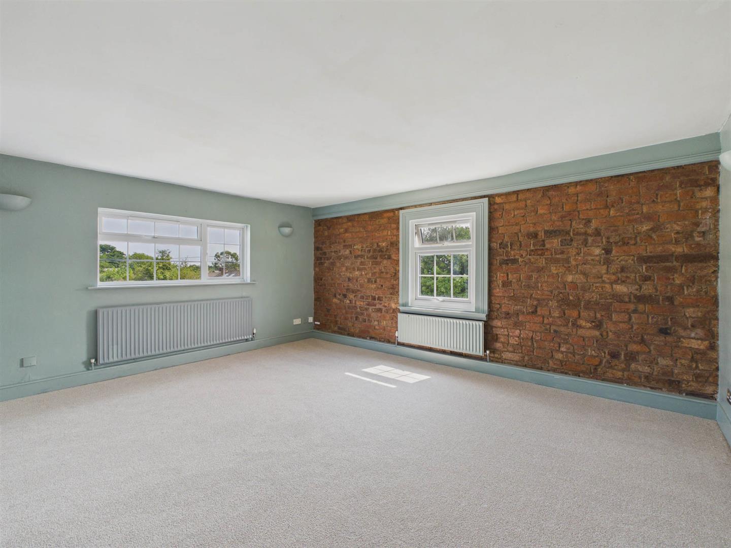 Flat Lower Howsell Road in Malvern Hills