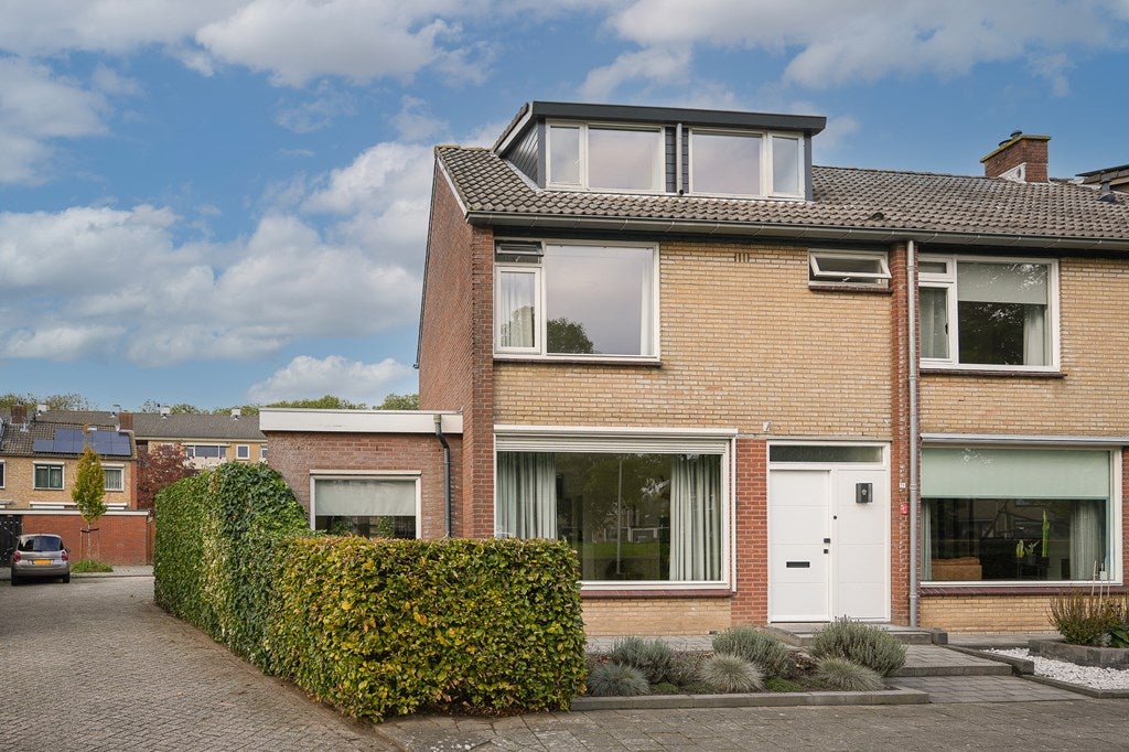 Huis Bazuinstraat 26 in Arkel