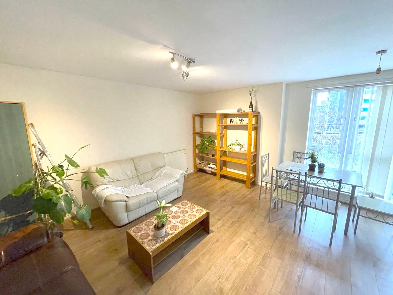 Flat Bramwell Court in Sheffield