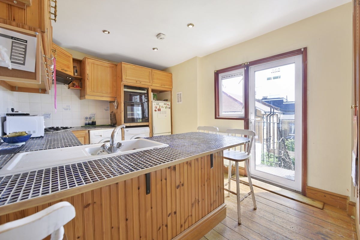 Flat Wightman Road in Greater London