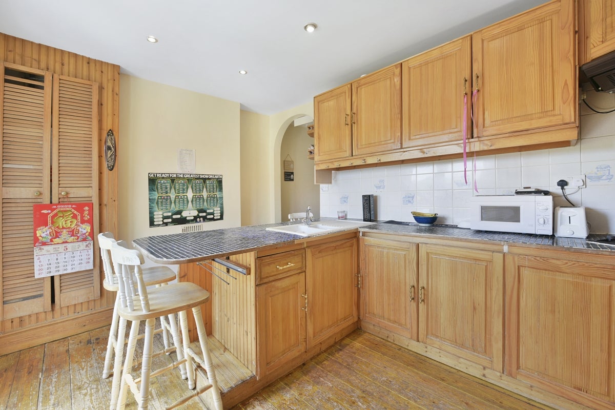 Flat Wightman Road in Greater London
