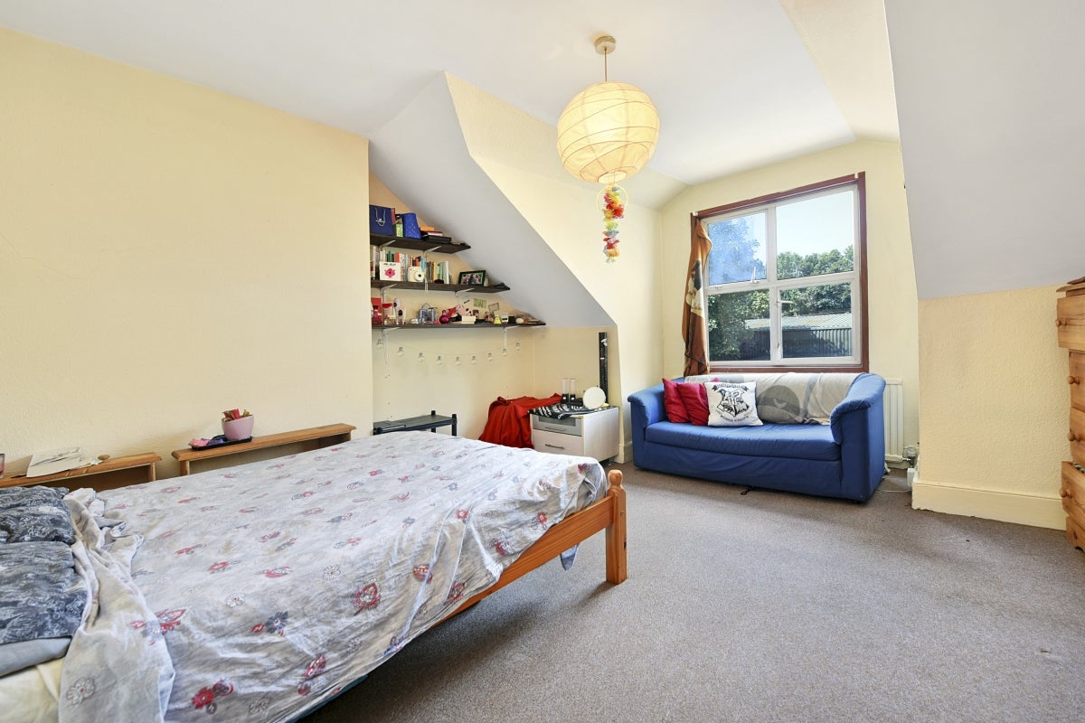 Flat Wightman Road in Greater London