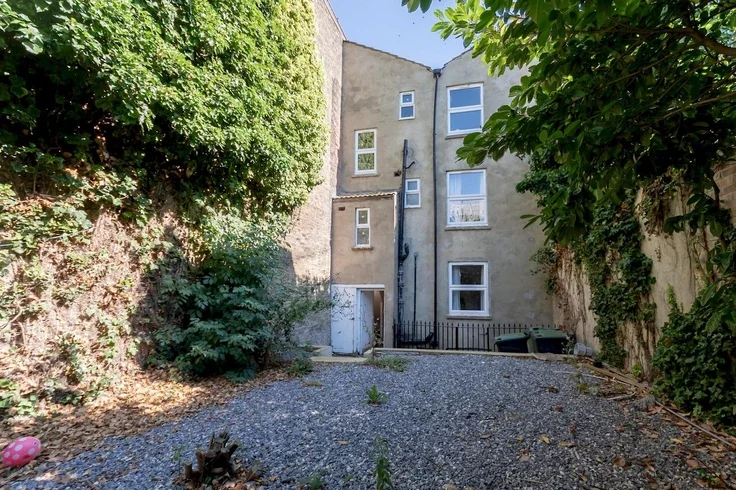 Flat Alexandra Street in Southend-on-Sea