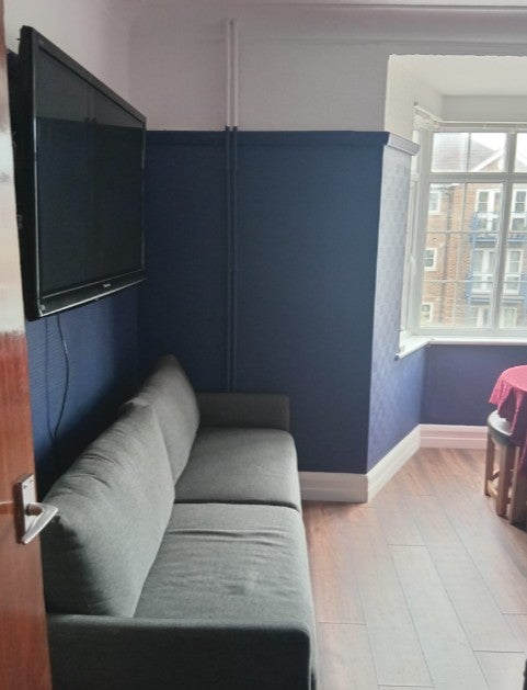 Flat Victoria Road in Greater London