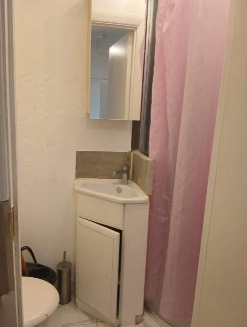 Flat Victoria Road in Greater London