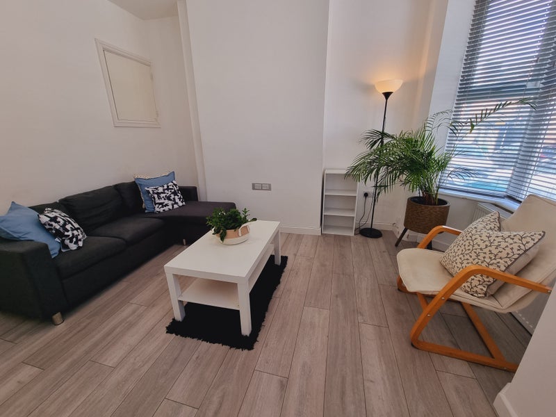 Room Foxhall Road in Nottingham