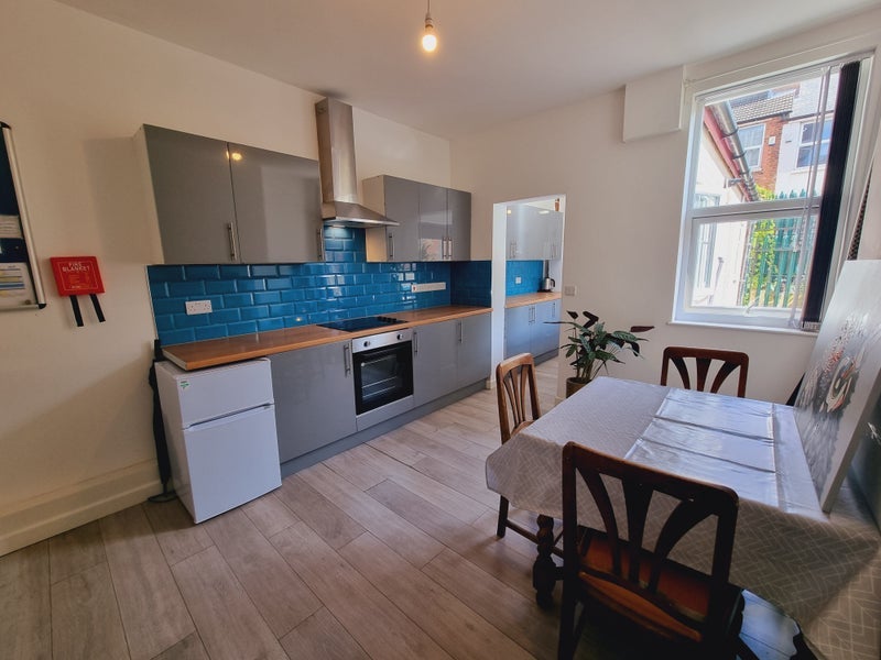 Room Foxhall Road in Nottingham