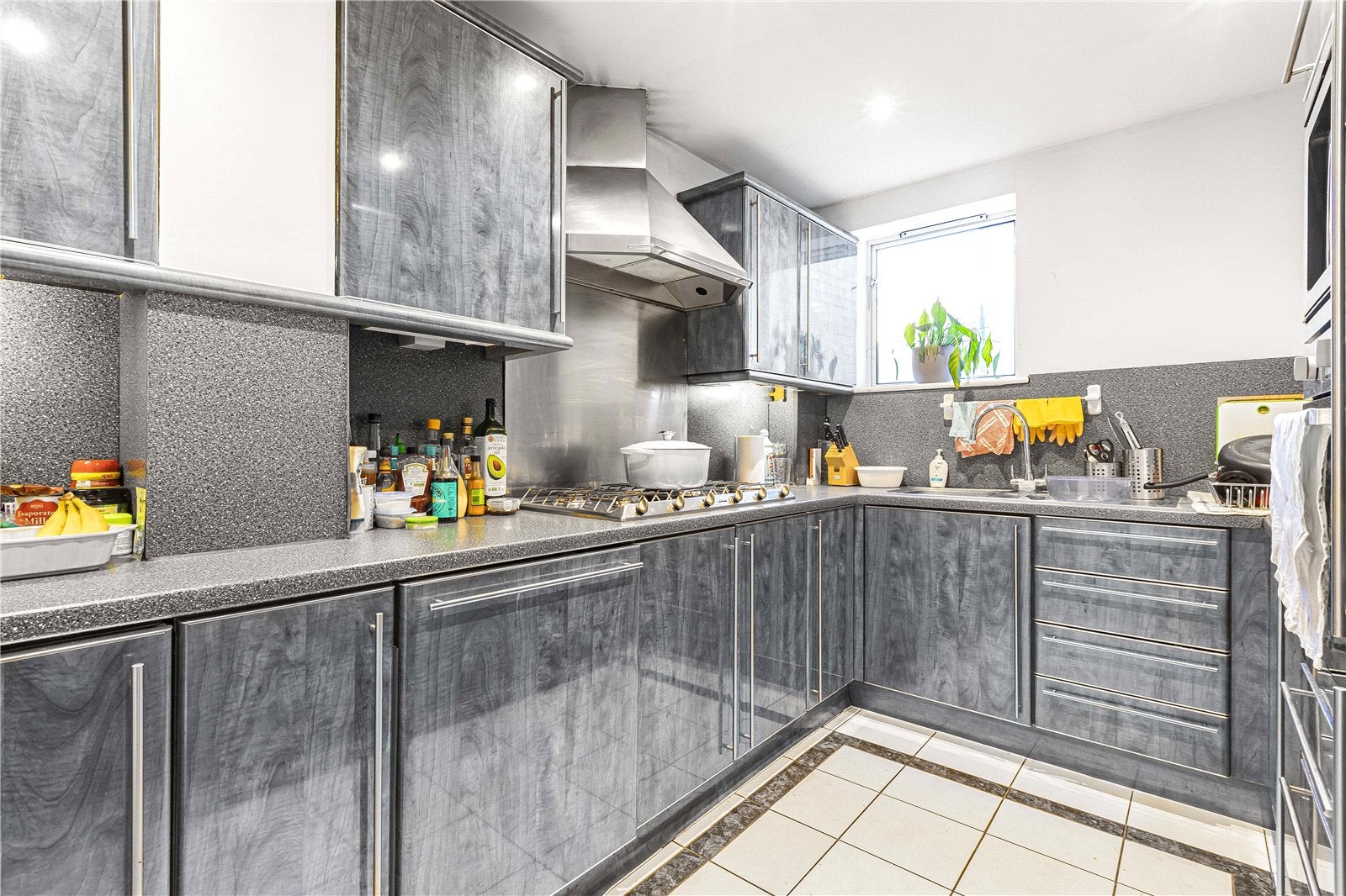 Flat Goswell Road in Greater London