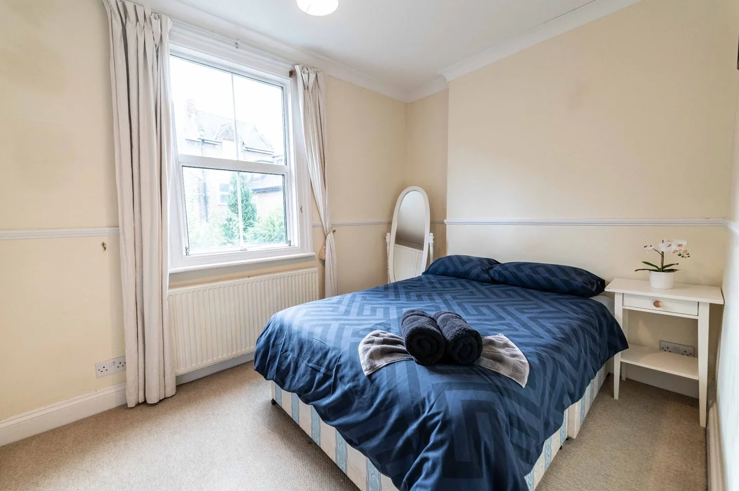 Flat Dancer Road in Greater London
