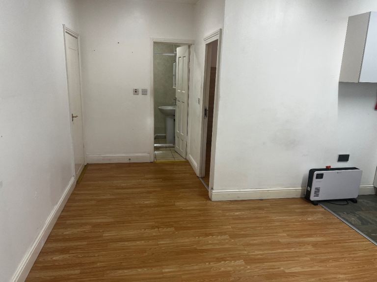 Flat Romford Road in Greater London