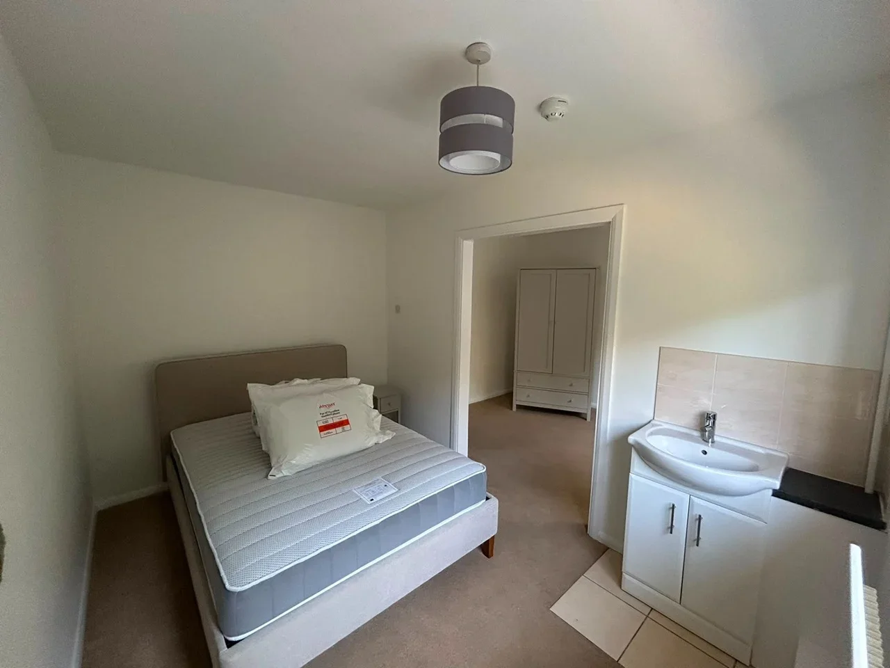 Room Orchard Lane in Elmbridge