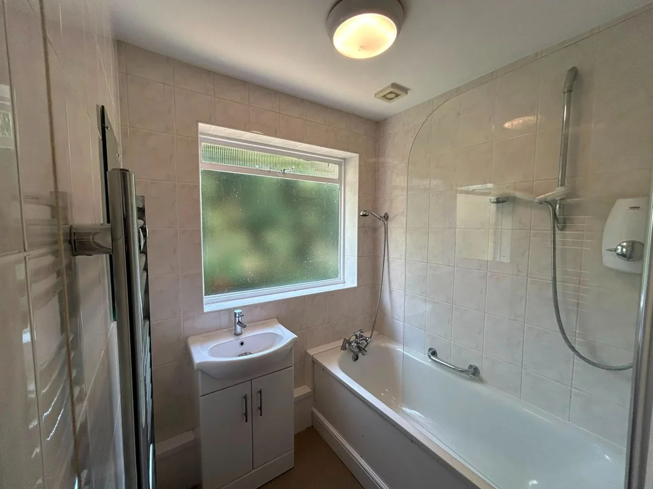Room Orchard Lane in Elmbridge