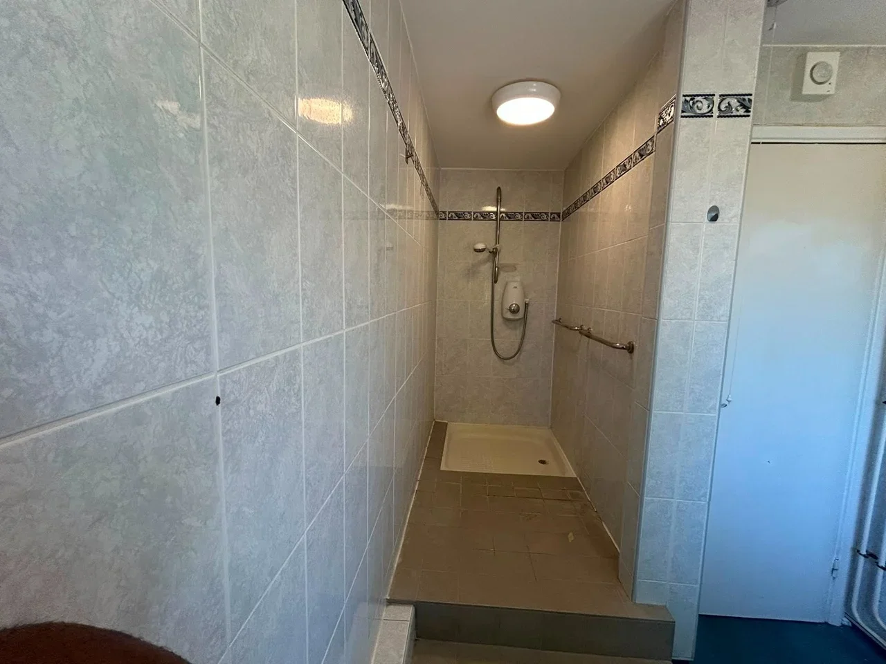 Room Orchard Lane in Elmbridge
