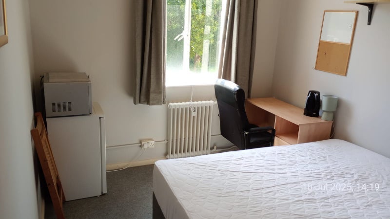 Room Demesne Road in Manchester