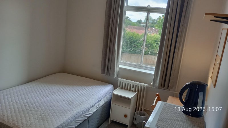 Room Demesne Road in Manchester