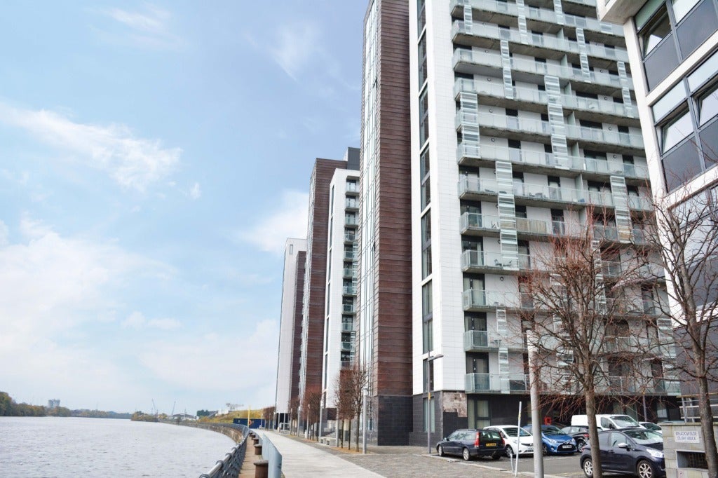 Flat Castlebank Place in Glasgow