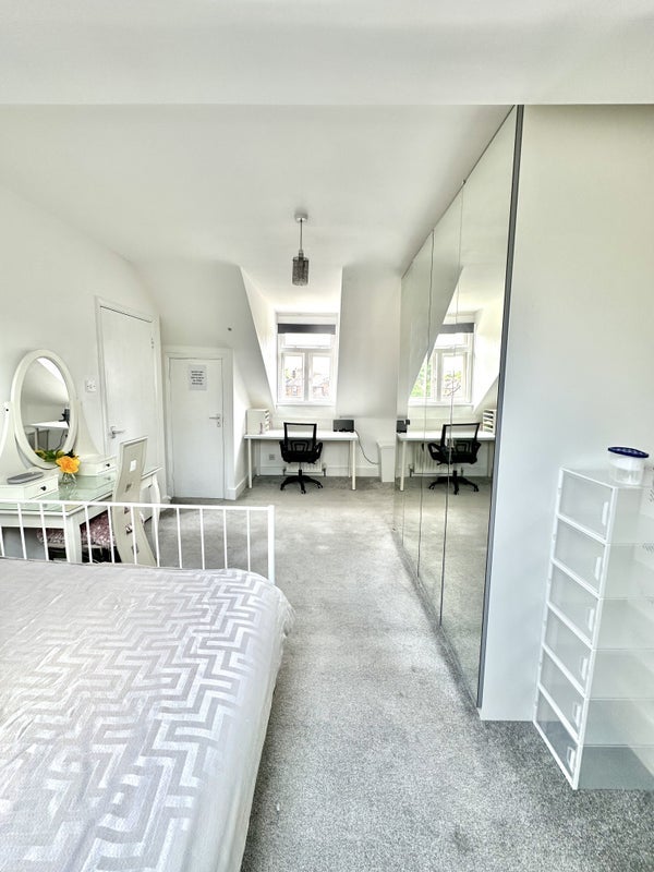 Room St Mark's Rise in Greater London