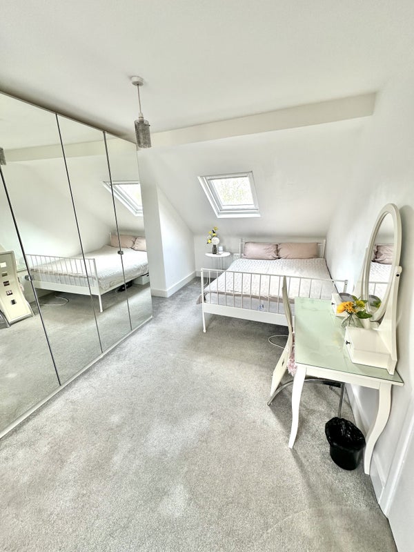 Room St Mark's Rise in Greater London