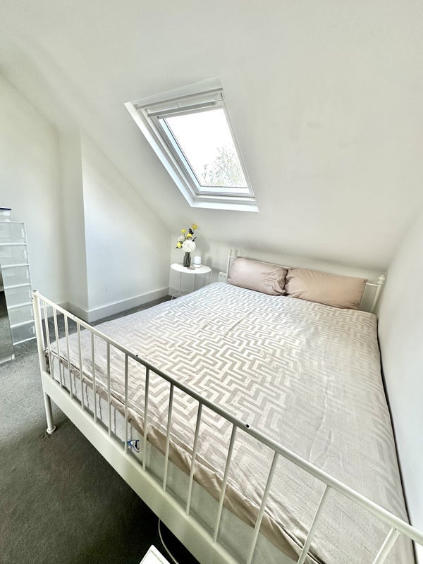 Room St Mark's Rise in Greater London
