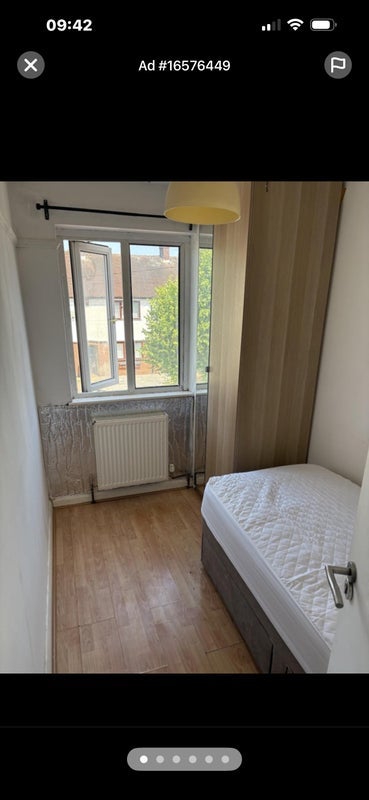 Room Violet Lane in Greater London