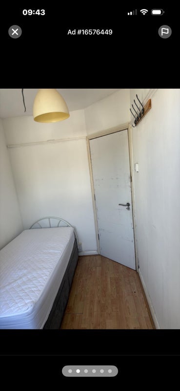 Room Violet Lane in Greater London