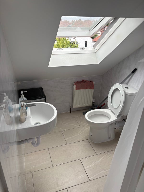 Room Violet Lane in Greater London
