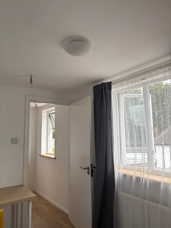 Room Violet Lane in Greater London