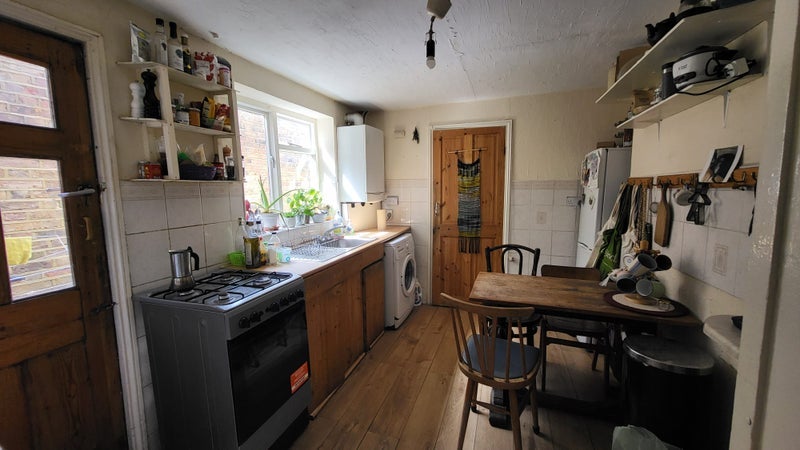 Room Clifden Road in Greater London