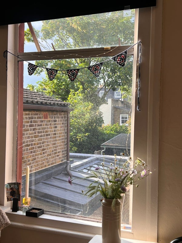 Room Clifden Road in Greater London