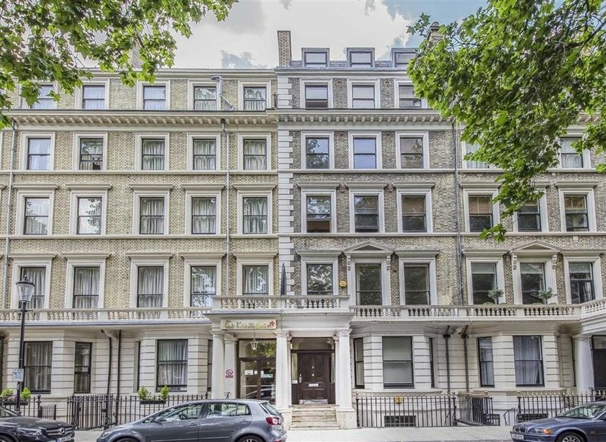 Flat Ashburn Gardens in Greater London