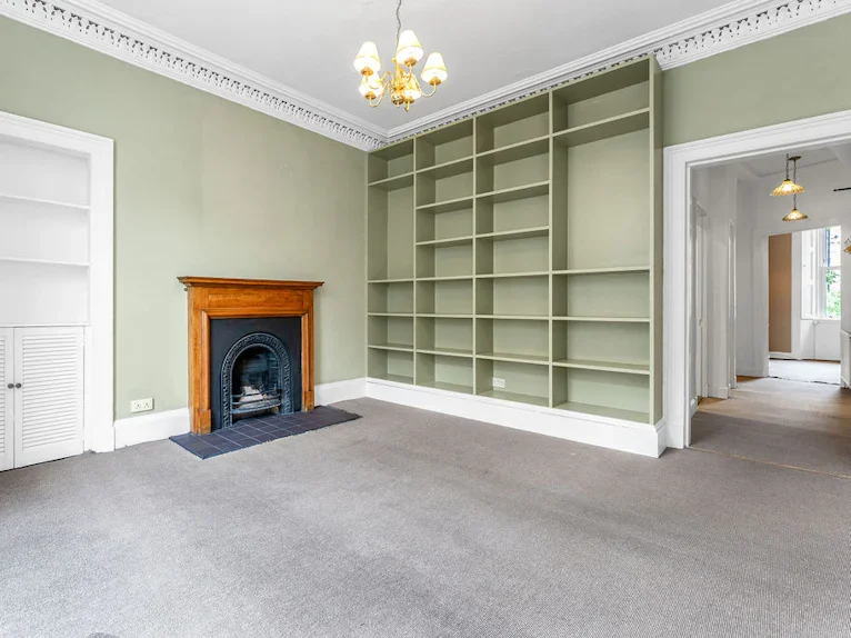 Flat Blackwood Crescent in Edinburgh