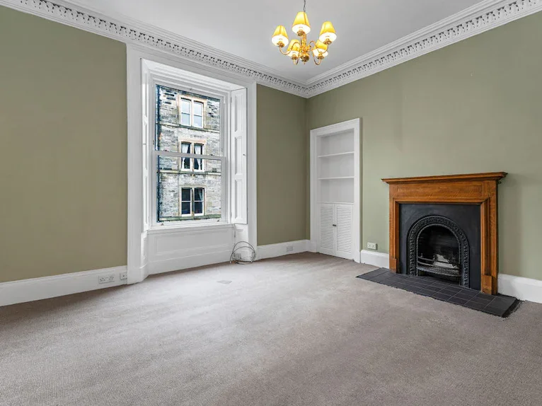 Flat Blackwood Crescent in Edinburgh