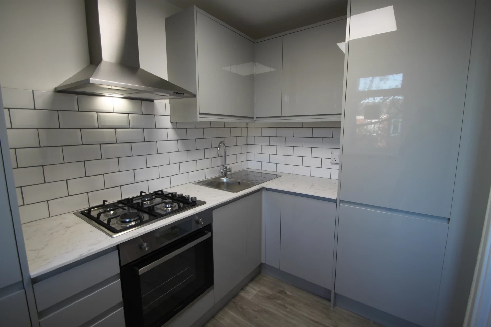 Flat Dickens Street in Greater London