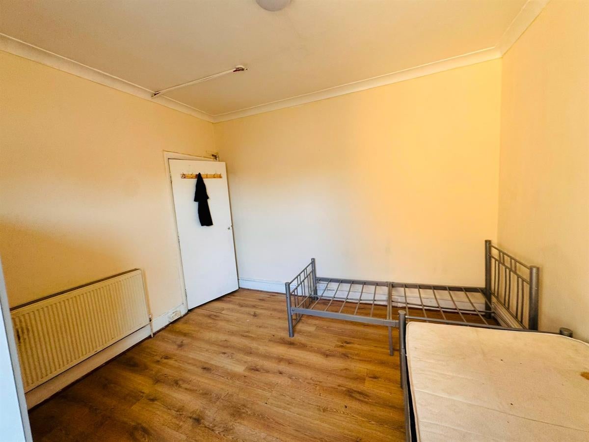 Room Romford Road in Greater London