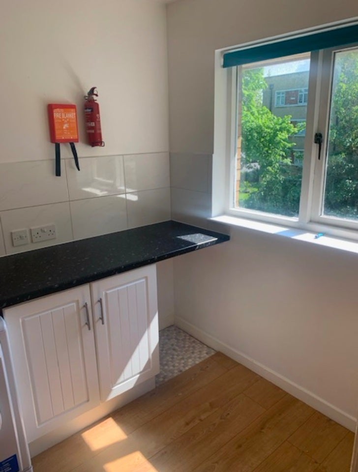 Flat Derwent Road in Greater London