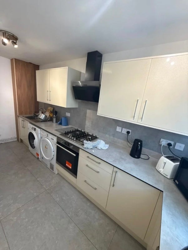 Room Stewart Street in Greater London